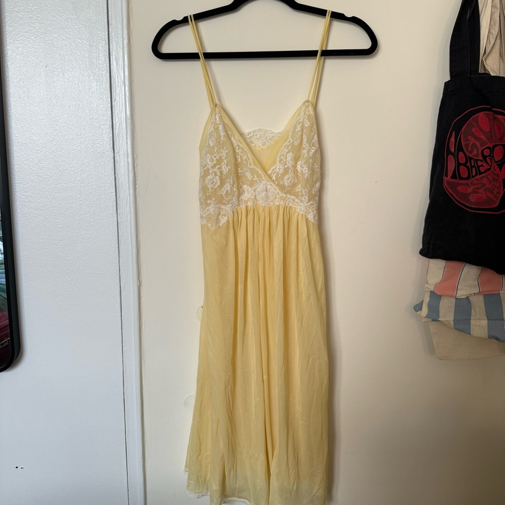 ❌ SOLD ❌ Vintage Sheer & Lace Yellow Midi/Maxi Slip Dress - Picture 2 of 5